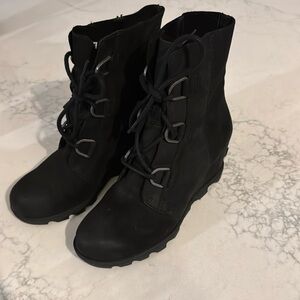 Sorel Joan of Arctic suede wedge boot, like new